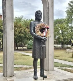 287. legjobb látnivaló: Szent István szobor
