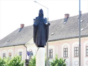 Szent István szobra Kalocsa