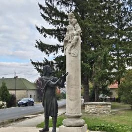 Szent István Szűz Mária kegyeibe ajánlja Magyarországot Bakonyszentkirály - Külső kép