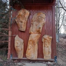 Szent Kereszt pálos templomrom Kesztölc - Egyéb