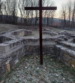 Szent Kereszt pálos templomrom