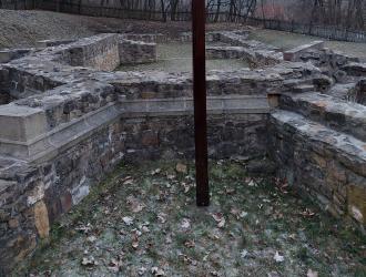 Szent Kereszt pálos templomrom