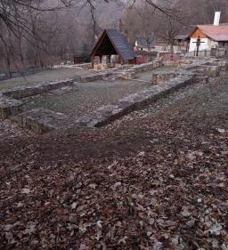 Szent Kereszt pálos templomrom