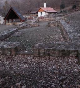 Szent Kereszt pálos templomrom