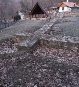 Szent Kereszt pálos templomrom