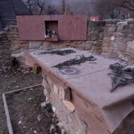 Szent Kereszt pálos templomrom Kesztölc - Külső kép