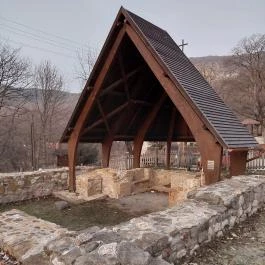 Szent Kereszt pálos templomrom Kesztölc - Külső kép