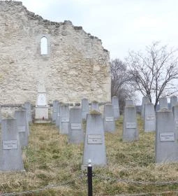 Szent Kereszt-templom romja