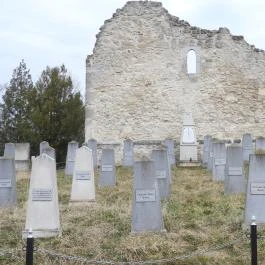 Szent Kereszt-templom romja Biatorbágy - Külső kép