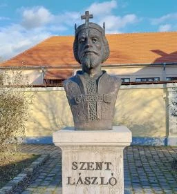 Szent László mellszobra