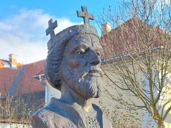Szent László mellszobra Szob