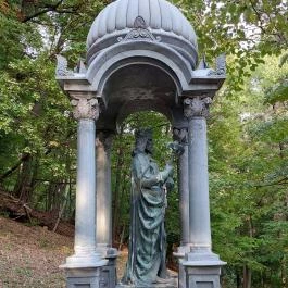 Szent László-szobor Püspökszentlászló - Külső kép