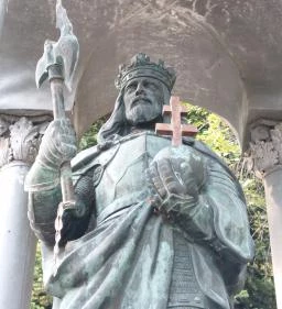 Szent László-szobor