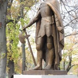 Szent László szobor, Budapest - Külső kép