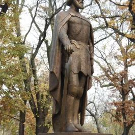 Szent László szobor, Budapest - Külső kép