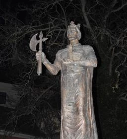 Szent László szobor 