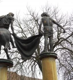 Szent Márton & a koldus szobor