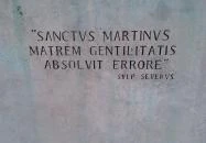 Szent Márton megkereszteli Édesanyját szobor Szombathely