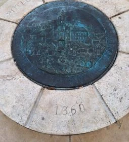 Szent Márton megkereszteli Édesanyját szobor