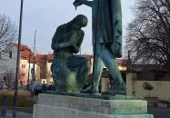 Szent Márton megkereszteli Édesanyját szobor Szombathely