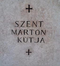 Szent Márton megkereszteli Édesanyját szobor