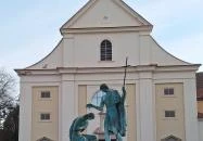 Szent Márton megkereszteli Édesanyját szobor Szombathely