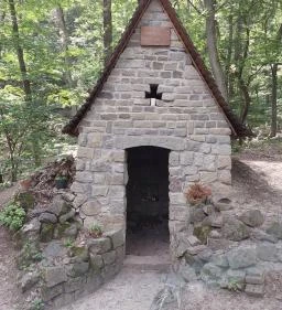 Szent Mihály erdei kápolna