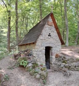 Szent Mihály erdei kápolna