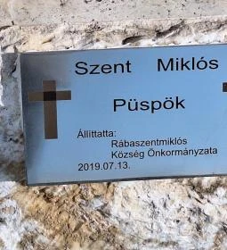 Szent Miklós püspök szobra