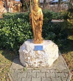 Szent Miklós püspök szobra