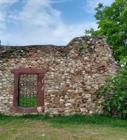 Szent Miklós templomrom