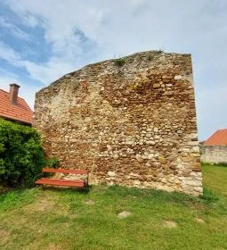 Szent Miklós templomrom