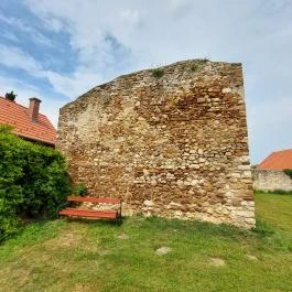Szent Miklós templomrom Csopak - Egyéb