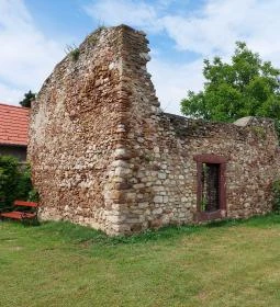 11. legjobb látnivaló: Szent Miklós templomrom