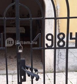 Szent Sebestyén, Szent Rókus & Szent Rozália barokk kápolnája