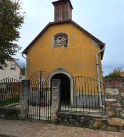 Szent Sebestyén, Szent Rókus & Szent Rozália barokk kápolnája