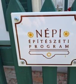 Szent Vendel Domborműves Népi Lakóház 