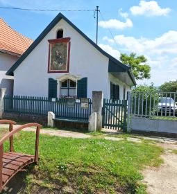 Szent Vendel Domborműves Népi Lakóház 