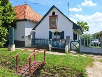 Szent Vendel Domborműves Népi Lakóház Zsámbék