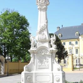 Szentháromság-oszlop Kalocsa - Külső kép