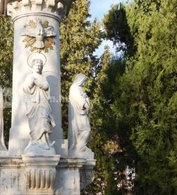 Szentháromság-szobor