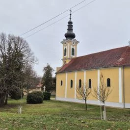 Szentháromság templom Feked - Külső kép