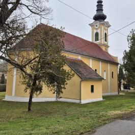 Szentháromság templom Feked - Külső kép