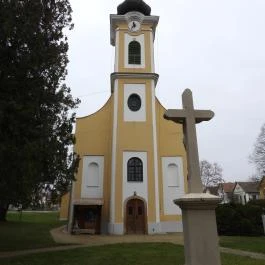 Szentháromság templom Feked - Külső kép