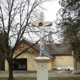 Szentháromság templom Feked - Külső kép