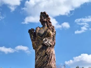 Szépasszony szobor Eger