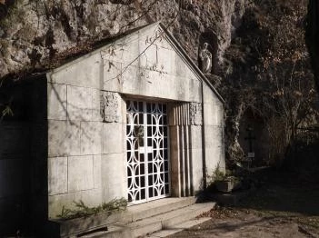 Sziklakápolna Zebegény