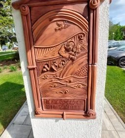 Szőlő és bor emlékoszlopa