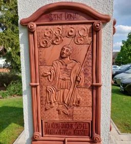 Szőlő és bor emlékoszlopa