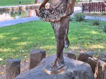 Szőlőt szedő lány Tapolca